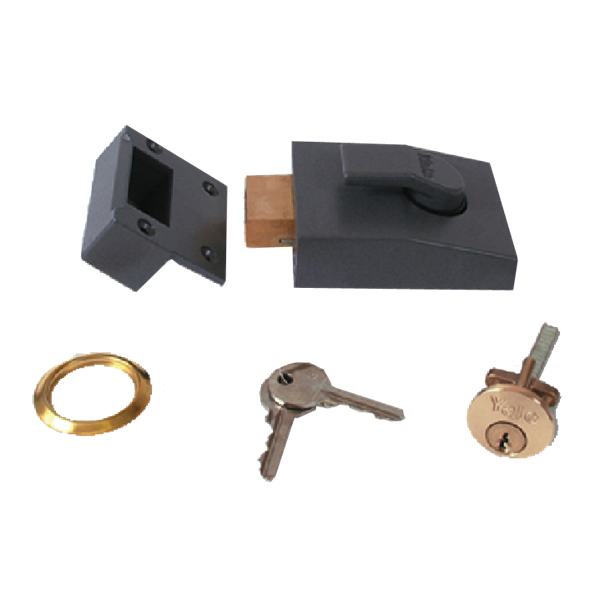 Yale 82 Nightlatch Cylinder Deadbolt www.locktrader.co.uk